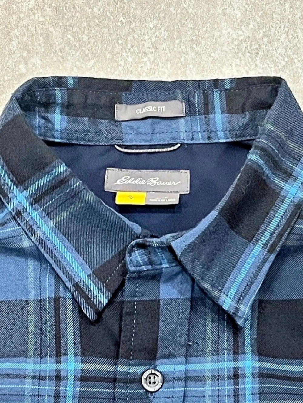 Eddie Bauer Classic Fit Plaid Shirt Plaid Shirt Blue & Black Large - Picture 2 of 11